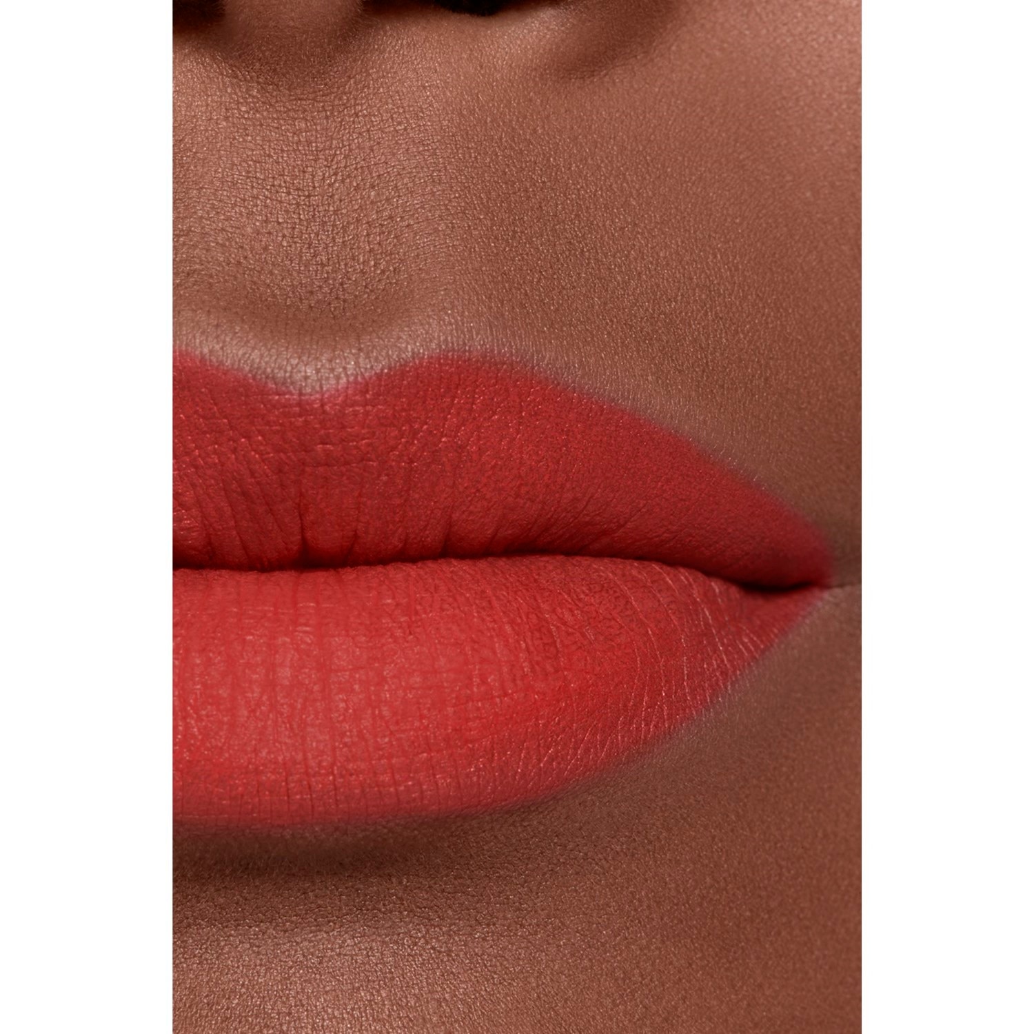 LA BARRA DE LABIOS LÍQUIDA MATE INTENSA DE LARGA DURACIÓN